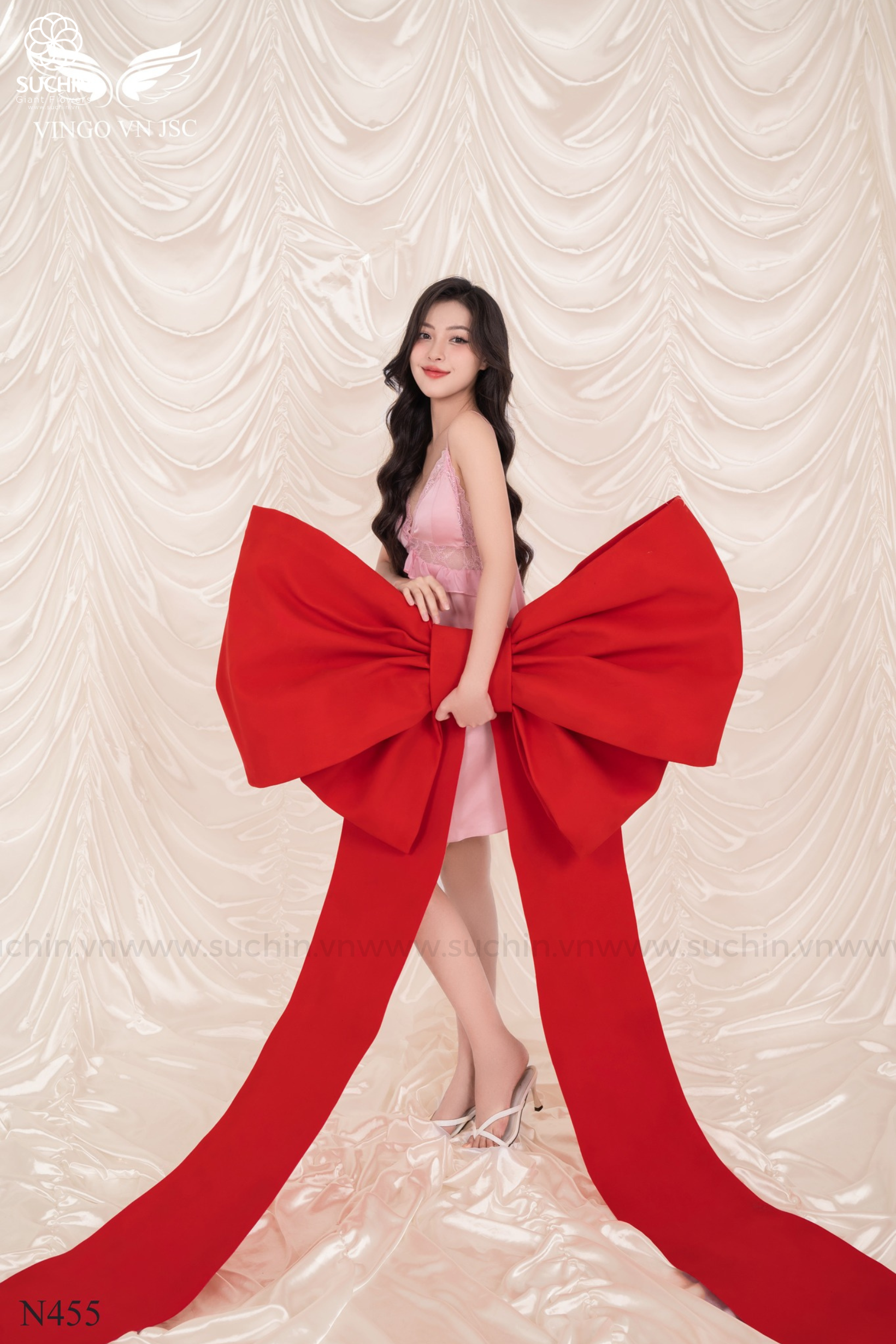 NƠ ĐỎ KHỔNG LỒ TRANG TRÍ SHOP QUẦN ÁO NGỌT NGÀO